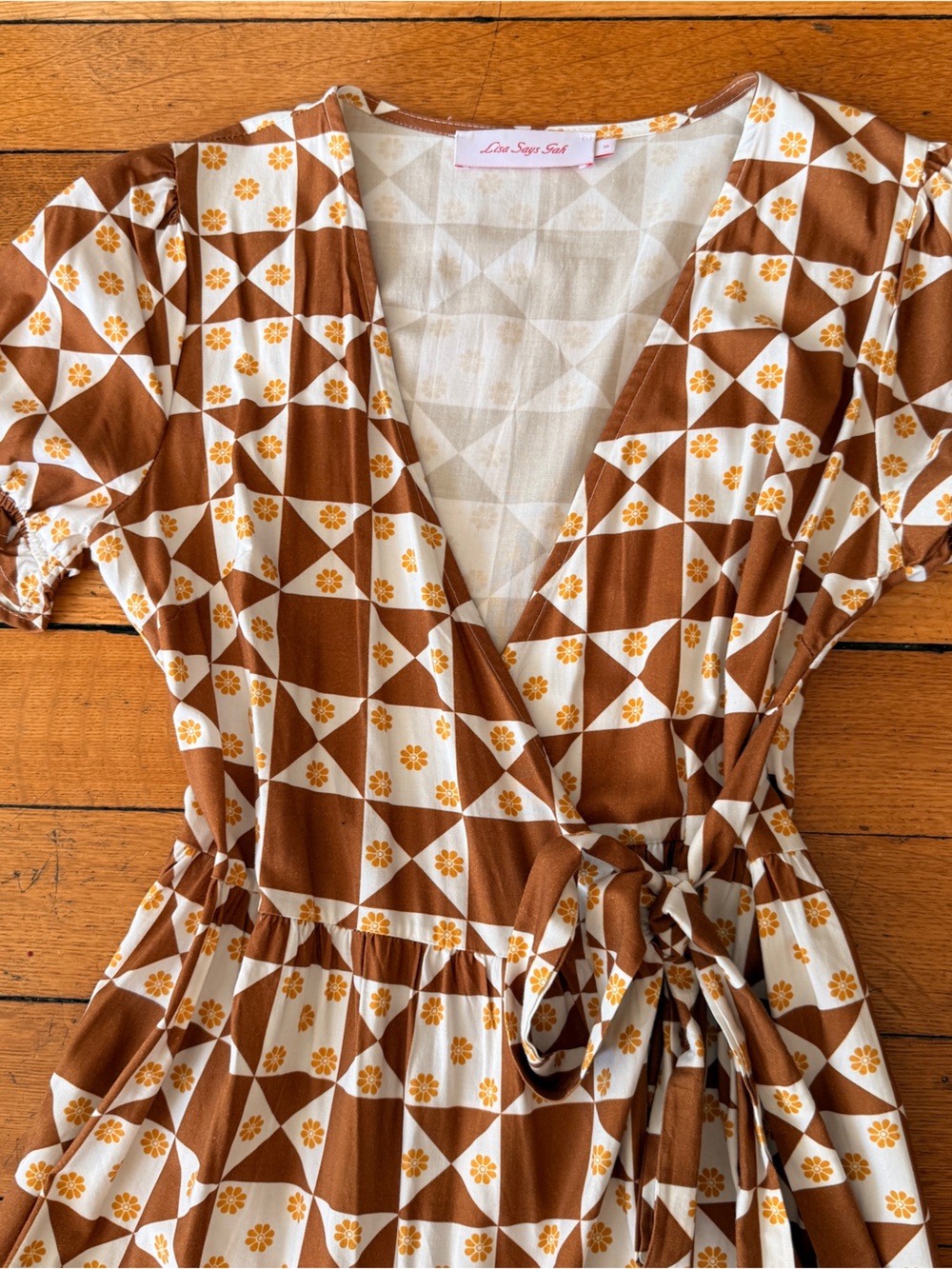 Lisa Says Gah Victoria Wrap Dress: Floral Quilt Toasted Pecan - Picture 4 of 8